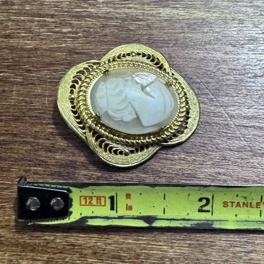Vintage Gold Toned Cameo Brooch Classical Lady Filigree‎ Frame Victorian Pin